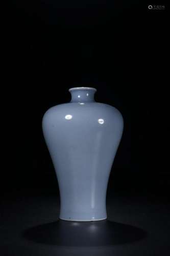 A CHINESE BLUE GLAZED PORCELAIN VASE, LATER QING