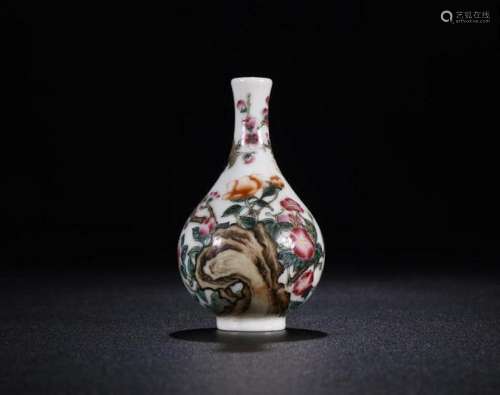 A CHINESE FAMILLE ROSE VASE, QIONG LONG FOUR CHARACTERS