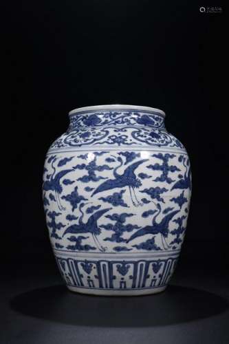 A CHINESE BLUE AND WHITE VASE, WANLI SIX CHARACTERS