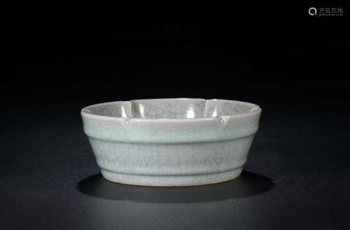 A CHINESE CELADON FLOWER MOUTH WASHER, QING DYNASTY