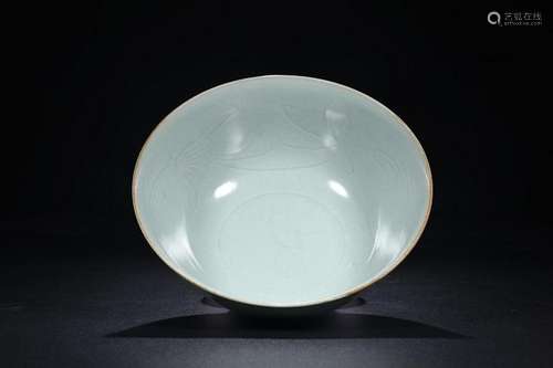 A CHINESE LONGQUAN CELADON BOWL, MING DYNASTY