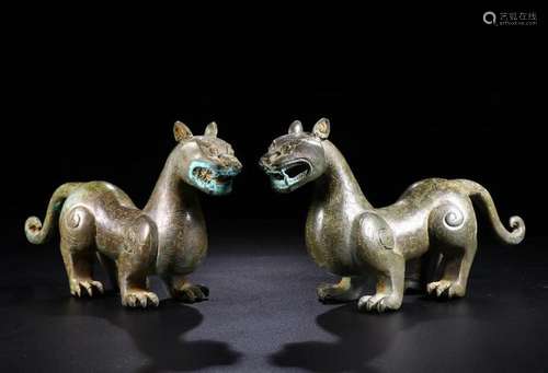 A PAIR OF CHINESE BRONZE FIGURE OF MYTHICAL BEAST, QING