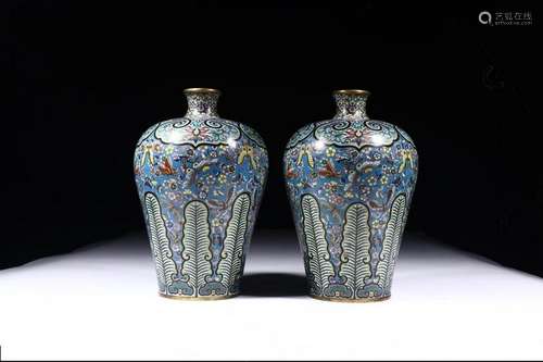 A PAIR OF CHINESE CLOISONNÃ VASE WITH QIANLONG FOUR