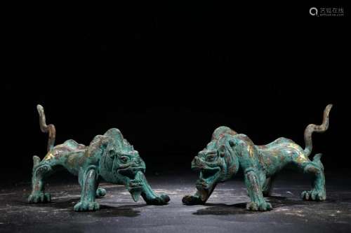 A PAIR OF CHINESE ARCHAIC BRONZE WITH GOLD MYTHICAL