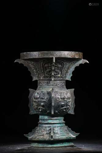 A CHINESE ARCHAIC BRONZE WINE VESSEL (ZUN), QING