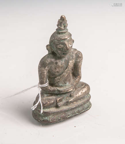 Kleiner sitzender Buddha aus Bronzeguss (Alter unbekannt), H. ca. 7 cm. Altersbed.Zustand.