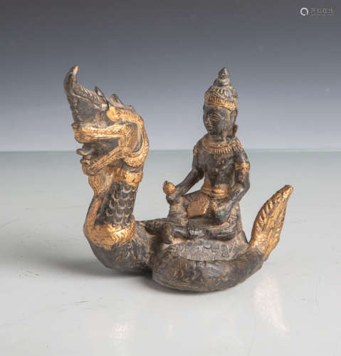 Auf Drachen-Schlange sitzender Buddha Brahma (wohl Nepal), Bronze patiniert, Goldstaffage,H. ca.