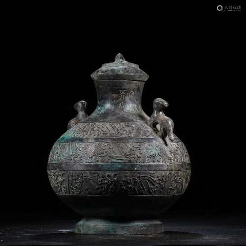 A CHINESE ARCHAIC BRONZE WINE VESSEL WITH COVER, QING