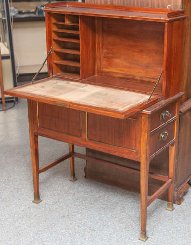 Damensekretär aus Mahagony (wohl um 1900/10), ungewöhnliches Möbel der Zeit, vermutlichnach einem