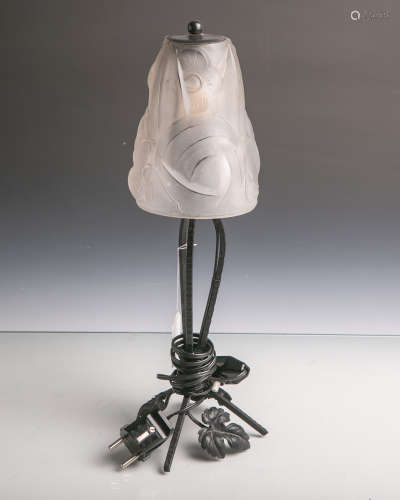Tischlampe (Art déco, wohl Frankreich, 1910/20), eisernes Gestell m. Weinlaubdekor,farbloser