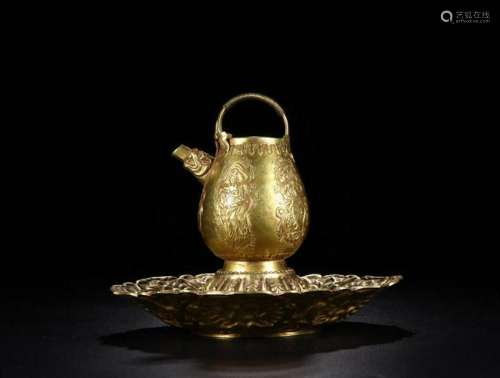 A CHINESE COPPER GILT-BRONZE POT, QING DYNASTY