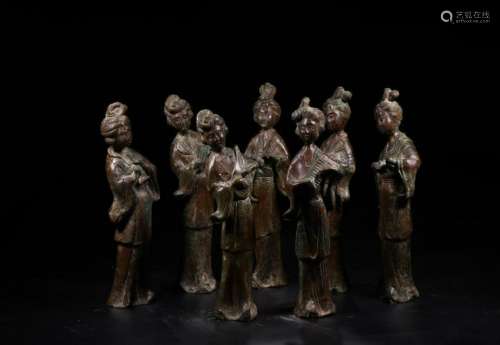 A SET OF SEVEN CHINESE COPPER LADY STATUE,Q ING DYNASTY