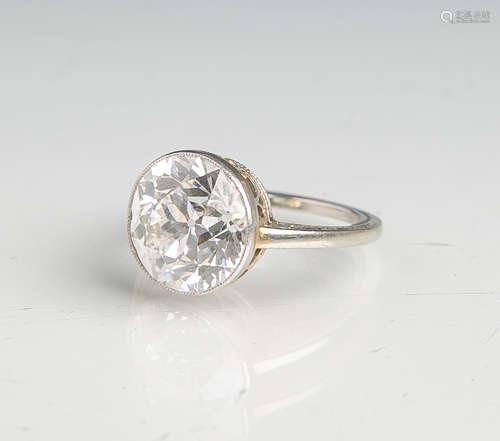 Solitairring 750 WG / GG, Handarbeit, besetzt m. 1 Diamant im Altschliff von ca. 6.00 ct.im hohen