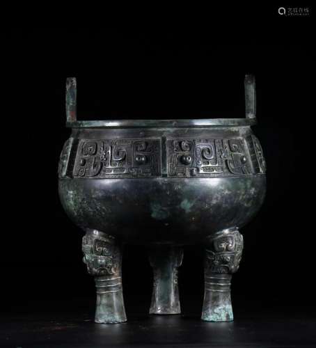 A CHINESE ARCHAIC BRONZE RITUAL FOOD VESSEL(DING), LATE