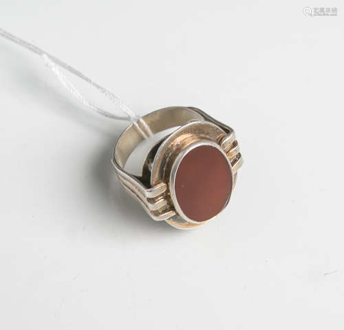 Ring (wohl 1940/50er Jahre, Silbergehalt 835), ovaler Farbstein in Silberfassung,