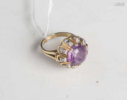 Damenring, violettfarbener Amythist (Dm. ca. 1,2 cm) umringt von 10 kl. Brillanten imAchtkantschliff