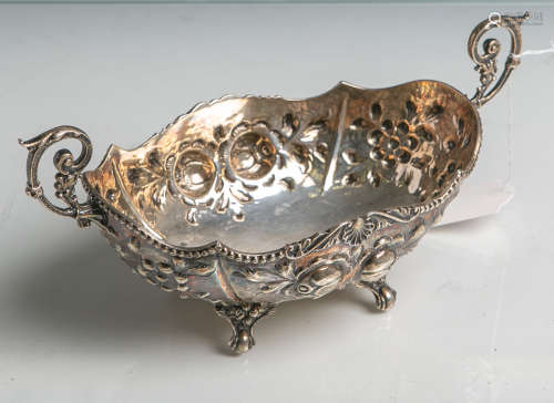 Ovale Henkelschale aus Silber (Feingehalt 900, Herstellerpunze H16, wohl 19./20.Jahrhundert), mit