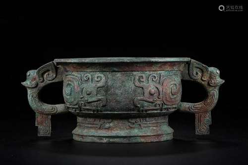 A CHINESE ARCHAIC BRONZE RITUAL FOOD VESSEL(DING), QING