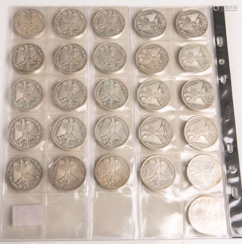 26 Gedenkmünzen 10 DM (BRD, 1987), 750 Jahre Berlin, 625 Silber, Dm. ca. 32,5 mm, Gewichtca. 15,5