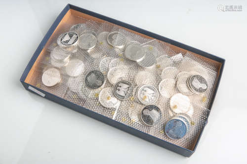 Konvolut von 10-Mark-Sondermünzen (BRD, 1990er Jahre), 131 Stück, bestehend aus:Persönlichkeiten, 50