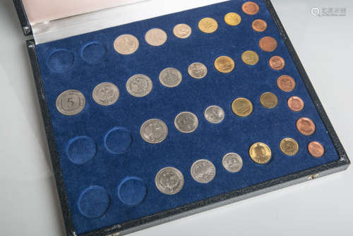 Konvolut von 4 Umlaufmünzsätzen (BRD, 1974 - 1977), Kupfer/Nickel/Stahl, 30 Stück, 1Pfennig bis 5
