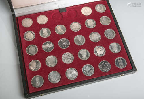 Konvolut von 52 Münzen (BRD, 1970er Jahre), bestehend aus: 24 10-DM-Olympiamünzen m. 5versch.