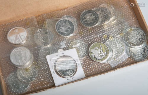 Konvolut von 10-DM-Gedenkmünzen (BRD, 1980er/00er Jahre), 30 Stück, bestehend aus: 750Jahre