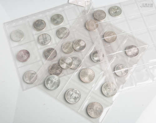 Konvolut von 25 Gedenkmünzen (BRD, 1968 - 1977), davon 5x 10 DM u. 20x 5 DM,Persönlichkeiten u.