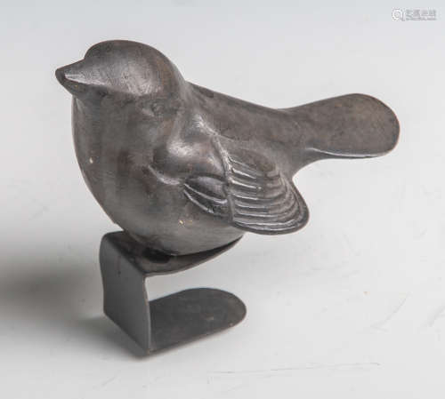 Tischdeckenhalter in Form eines Vogels (wohl 1920er Jahre), Gelbguss m. dunklerPatinierung, H. ca. 9