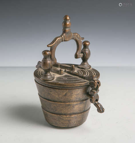 Gewichtsatz (wohl Mitte 19. Jahrhundert), Bronze, insg. 8 Gewichte in rundem,zylindrischen
