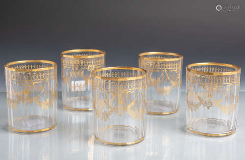 5 Gläser in zylindrischer Form mit 20 Facetten u. feiner Goldmalerei (Biedermeierzeit),Dm. je ca.