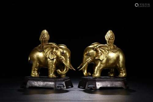 A PAIR OF CHINESE GILT-BRONZE ELEPHANT STATUE, QING