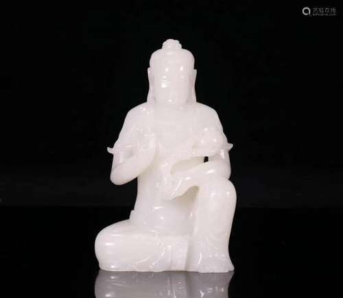 A CHINESE WHITE JADE BUDDA STATUE,QING DYNASTY