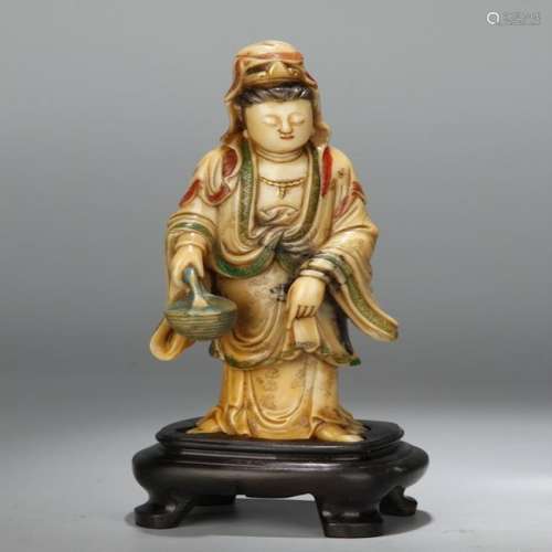 A CHINESE SOAPSTONE FIGURE OF GUANYIN, QING DYNASTY