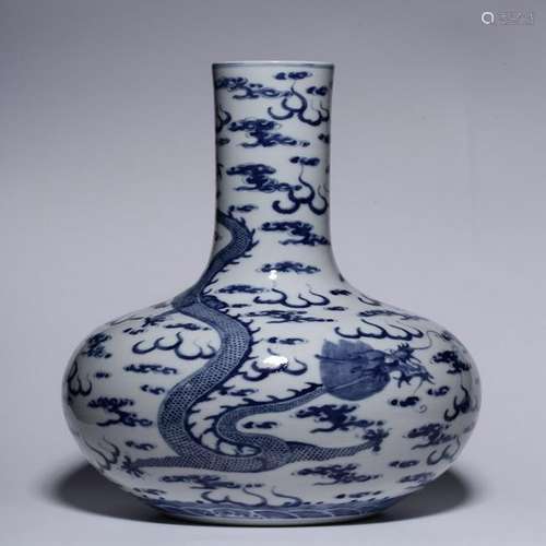 A CHINESE BLUE AND WHITE DRAGON VASE, WITH QIANLONG SIX