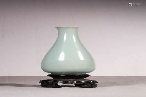 A CHINESE LONGQUAN CELADON LONG-NECK VASE, SONG DYNASTY