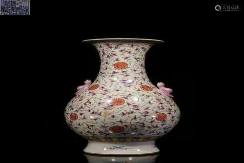 A CHINESE FAMILLE ROSE VASE WITH QIANLONG SIX