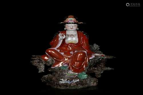 A CHINESE PORCELAIN FIGURE OF GUANYIN WITH