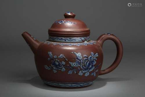 A CHINESE YIXING TEAPOT WITH  YONGZHAIZHI  MARK,