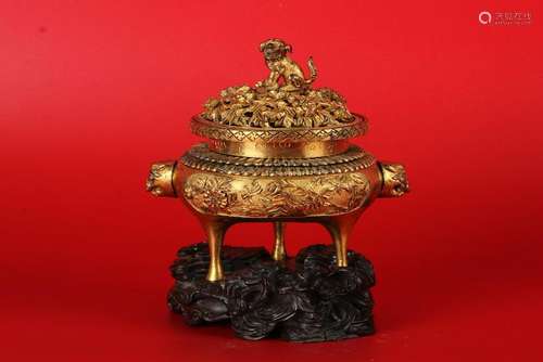 A CHINESE GILT-BRONZE TRIPOD CENSER WITH ORIGIN WOOD