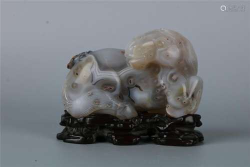 A CHINESE AGATE STATUE, QIANLONG PERIOD, QING DYNASTY