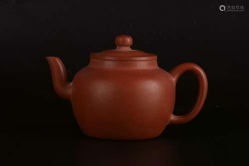 A CHINESE YIXING CLAY TEAPOT, ATTRIBUTED TO CHEN