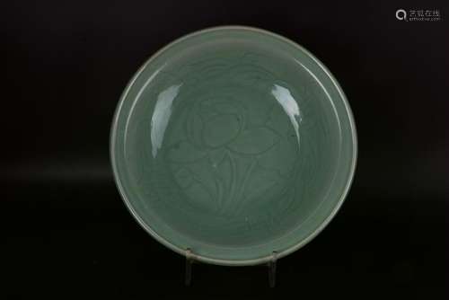 A CHINESE LONGQUAN CELADON CARVING OF  LOTUS  DISH,YUAN