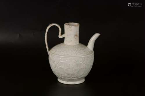 A CHINESE DING WARE WINE POT, NORTHERN SONG DYNASTY