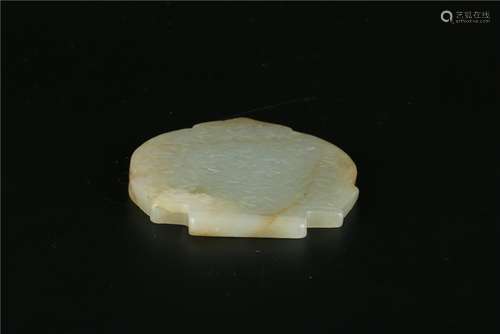 A CHINESE WHITE JADE PENDANTS CARVING OF LOTUS,