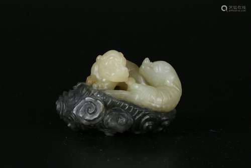 A CHINESE WHITE JADE CARVING OF TWO TIGERS, QIANLONG