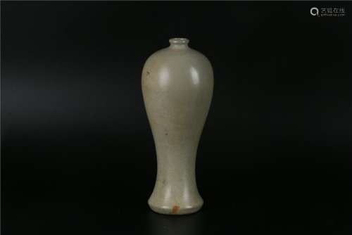 A CHINESE RU WARE CELADON VASE(MEI PING), SONG DYNASTY