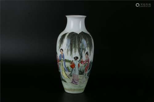 A CHINESE FAMILLE ROSE VASE, WITH JUREN TANG MARK,