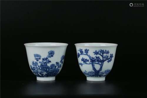 A PAIR OF CHINESE BLUE AND WHITE WINE CUPS WITH KANGXI