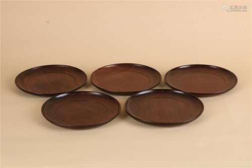 A SET OF FIVE CHINESE ROSEWOOD PLATES, QING DYNASTY